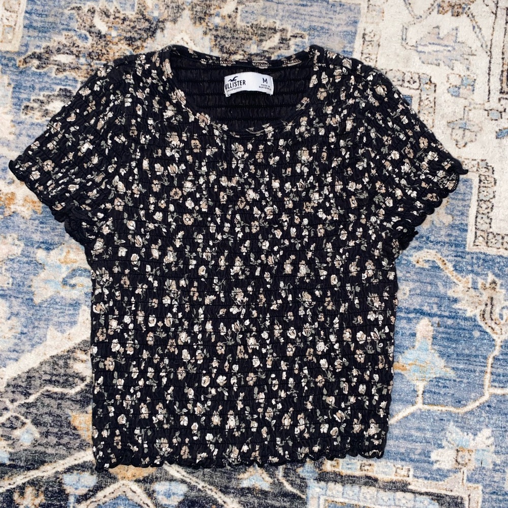 Hollister Women's Black Floral Smocked Pullover Cropped Top Size Medium
